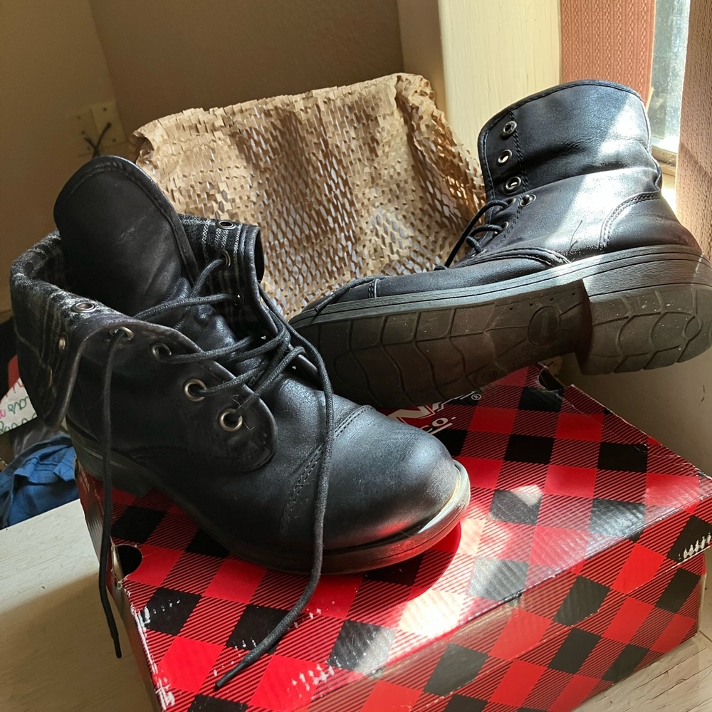 Arizona Jean black race up foldable boots, 6